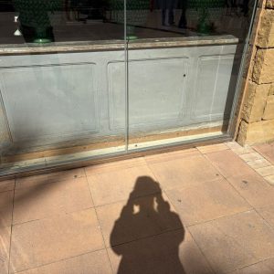 Mueble-Mostrador antiguo con cajones